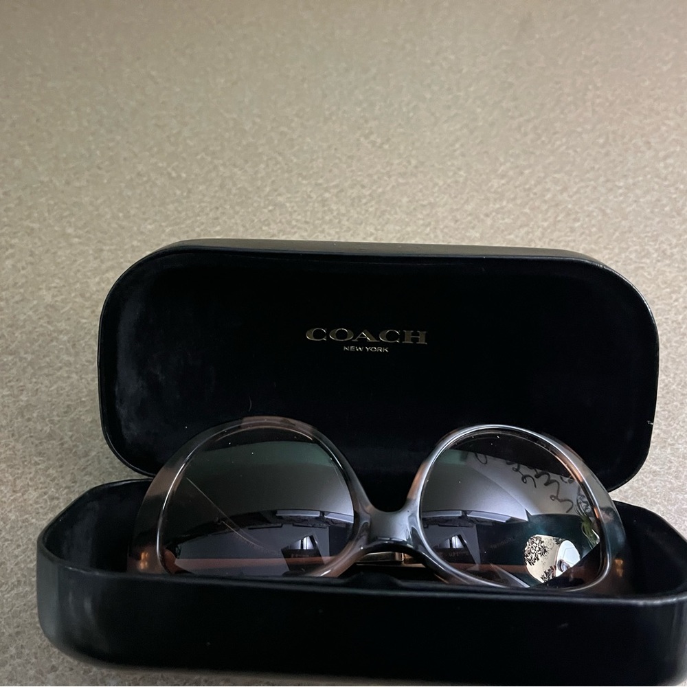COACH sun glasses - Picture 3 of 5